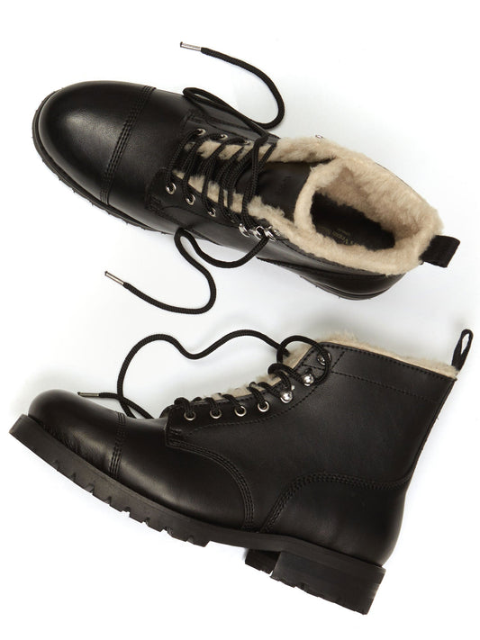 Insulated Work Boots in Black