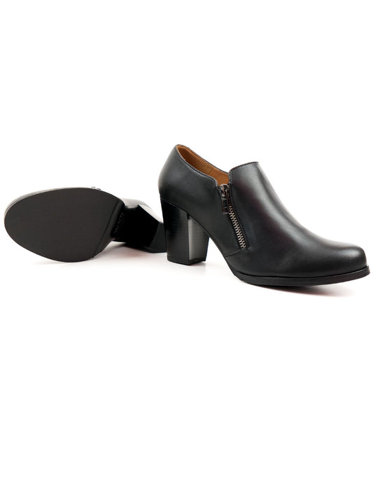 Zip Heels in Black, heel detail