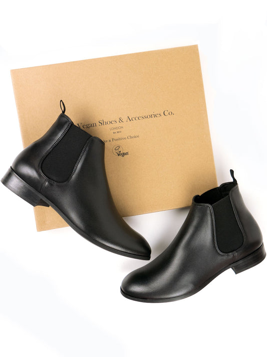 Chelsea Boots in Black