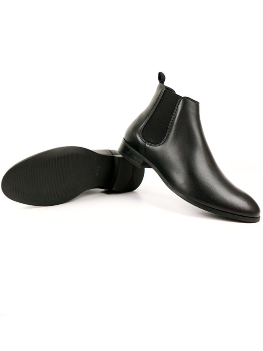 Chelsea Boots in Black