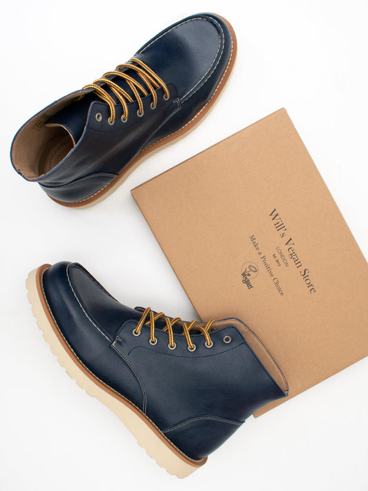 Low Rig Boots in Navy Blue