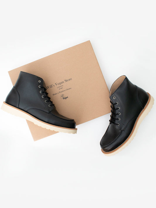 Low Rig Boots in Navy Blue